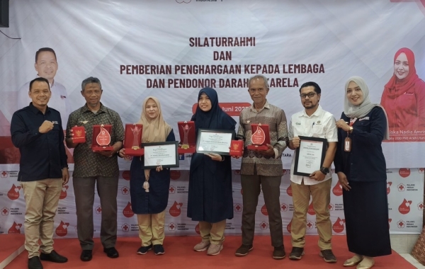 Konsisten Tebar Kepedulian, PIM Raih Dua Penghargaan dari PMI Aceh Utara